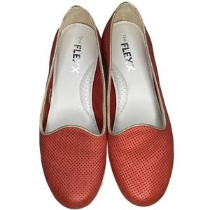 The FLEXX Slip On Sneakers